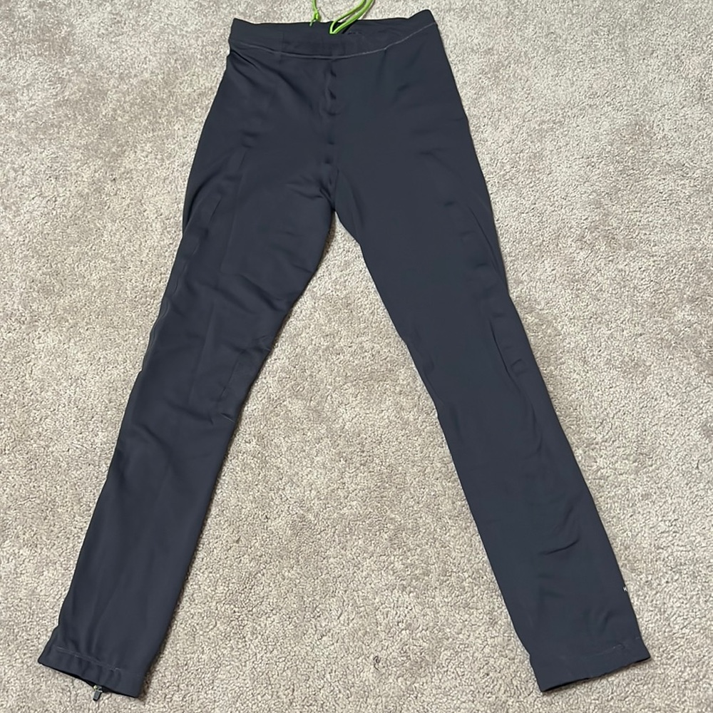 HAGLÕFS gray leggings w/ green details Size M